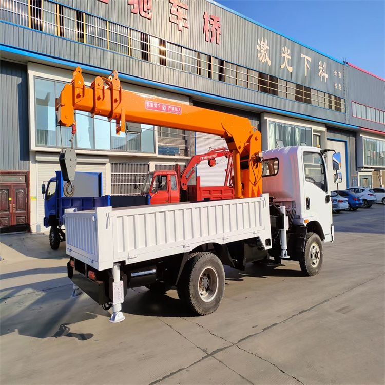 海勃湾区三轮随车吊定制 农用改装机自备吊中瑞长期出售